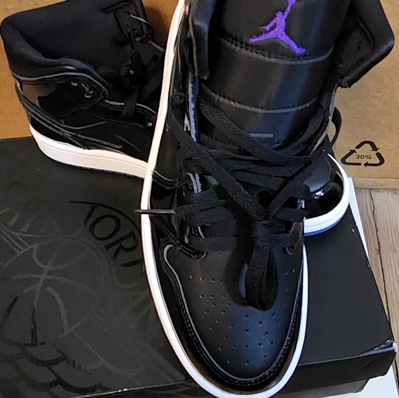 Jordan 1 - Picture 2 of 6